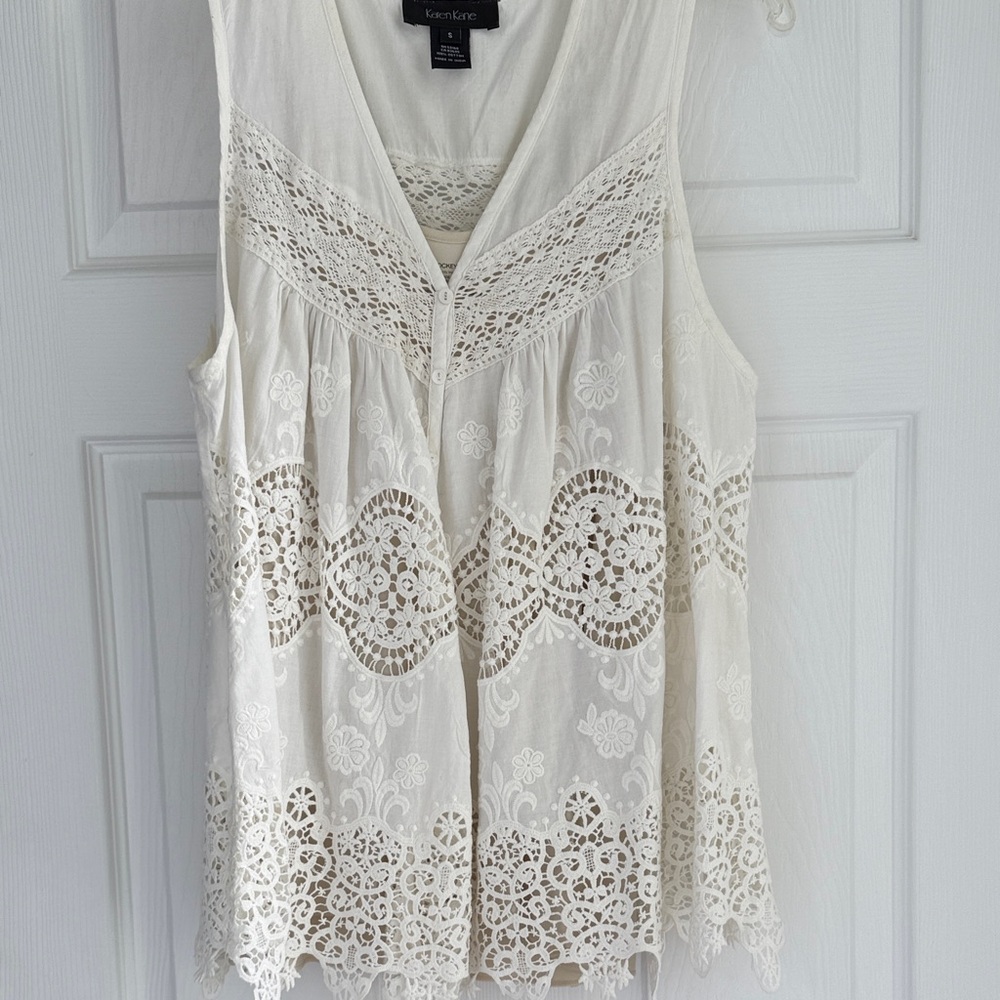 Karen Kane Cream Lace Sleeveless Blouse